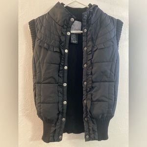 Women’s Juniors Daytrip Black Vest, Size M